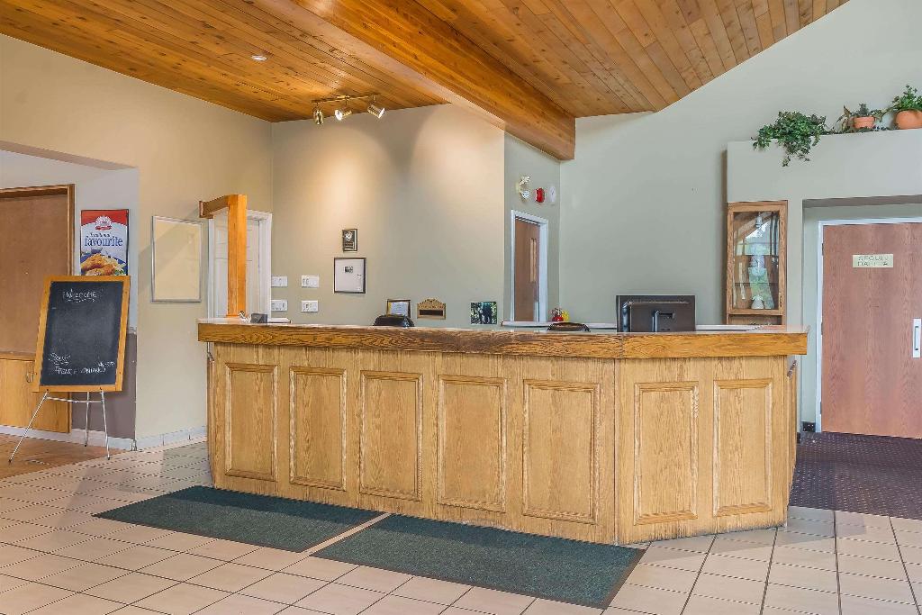 Jolly Roger Inn & Resort