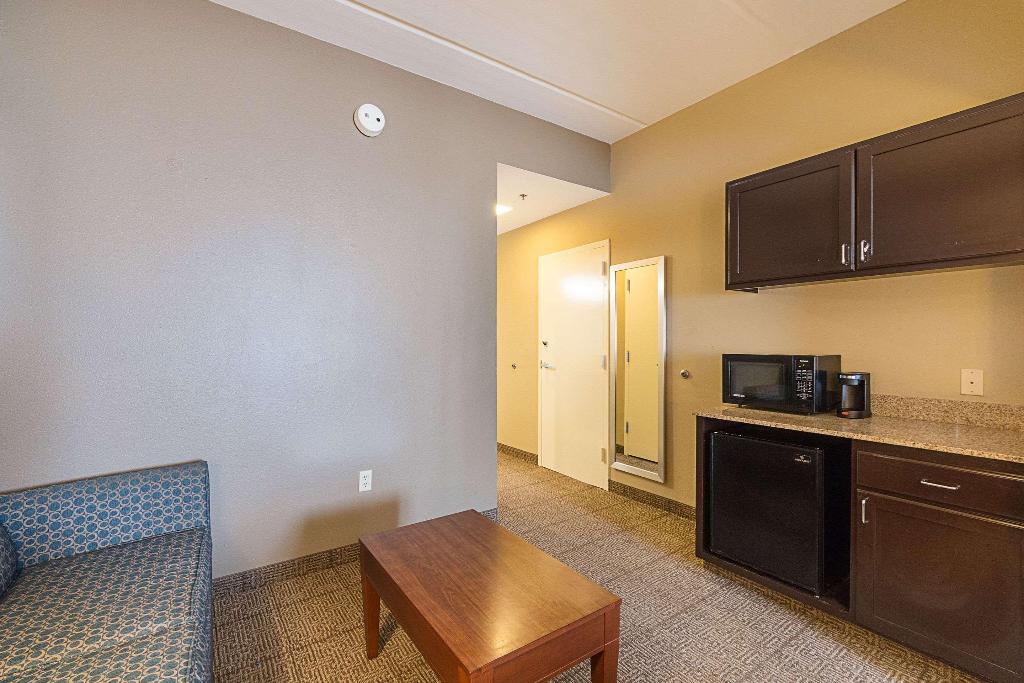 Comfort Suites Beachside