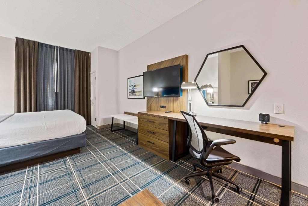 Comfort Suites Newport News Airport