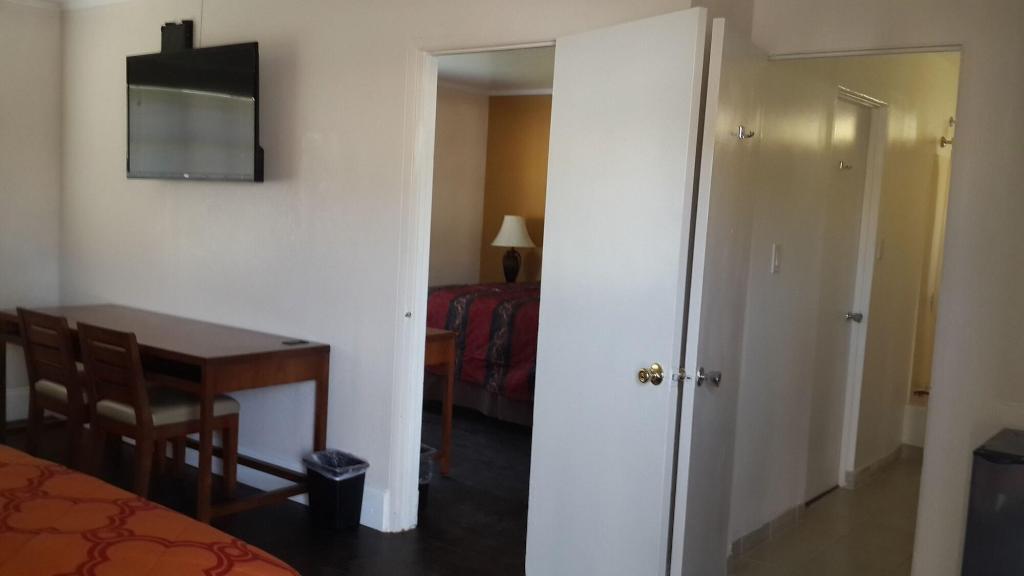 American Regency Inn