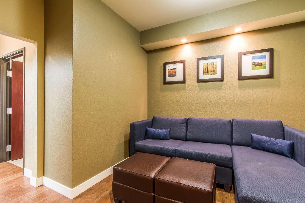 Comfort Suites Mattoon East