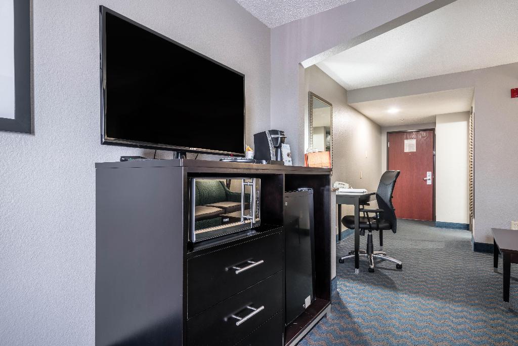Holiday Inn Express & Suites Roanoke Rapids IHG