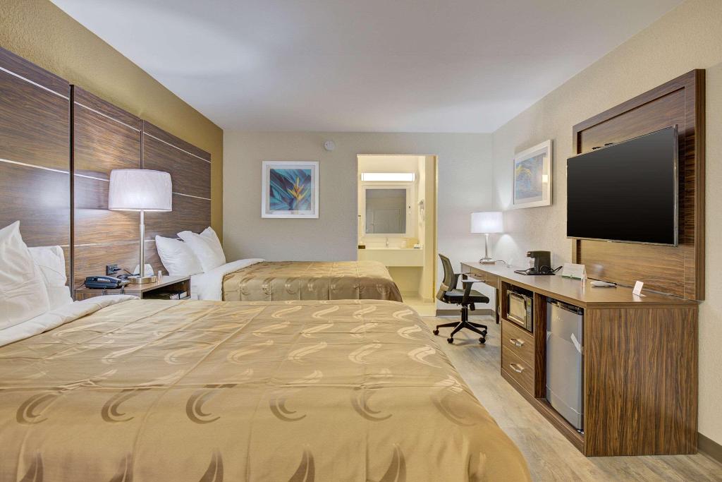 Quality Inn & Suites Suffolk Area