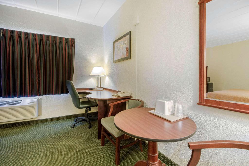 Econo Lodge Wisconsin Rapids Area