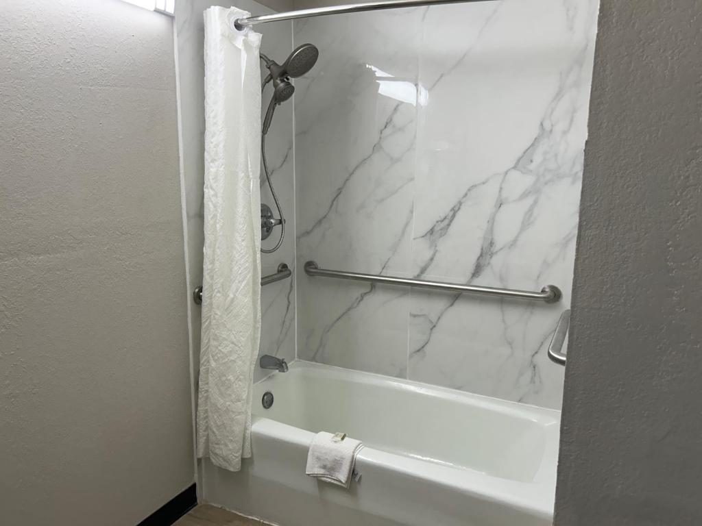 Days Inn By Wyndham Hinesville Near Fort Stewart