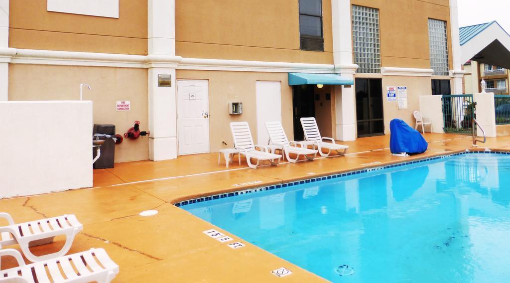 Red Roof Inn & Suites Newnan