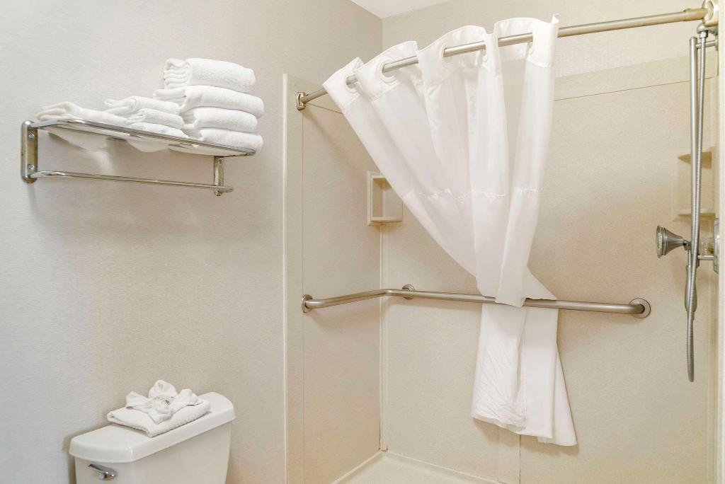 Quality Inn & Suites Monroe Area
