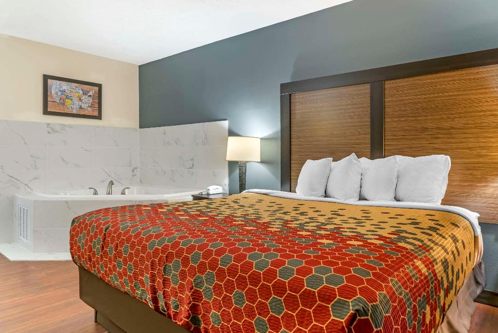 Econo Lodge Traverse City Area