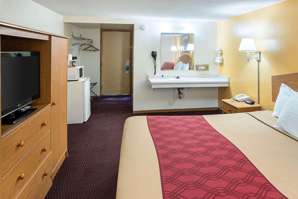 Rodeway Inn & Suites Austin I-90