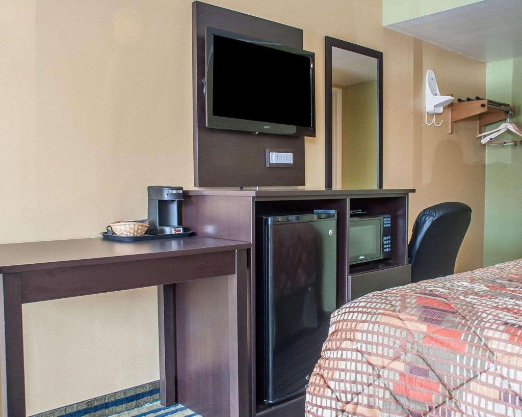 Rodeway Inn & Suites Amherst Area