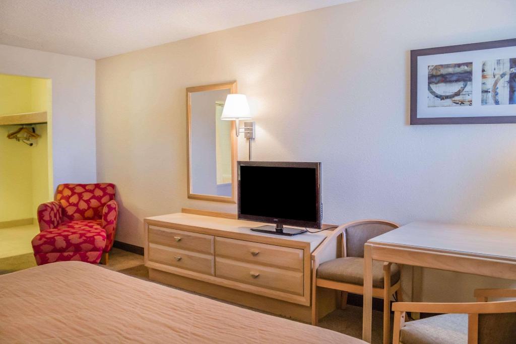 Quality Inn hotel Port Clinton, OH