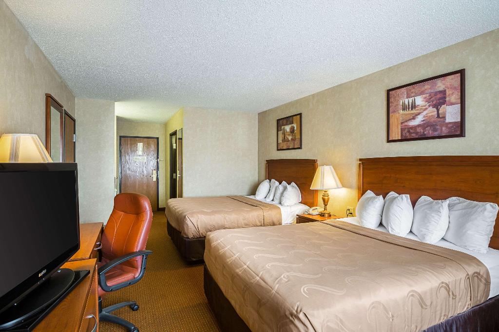 Quality Inn Mitchell Area