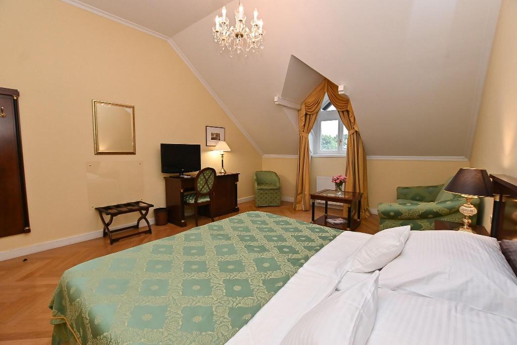 Grof Degenfeld Castle Hotel