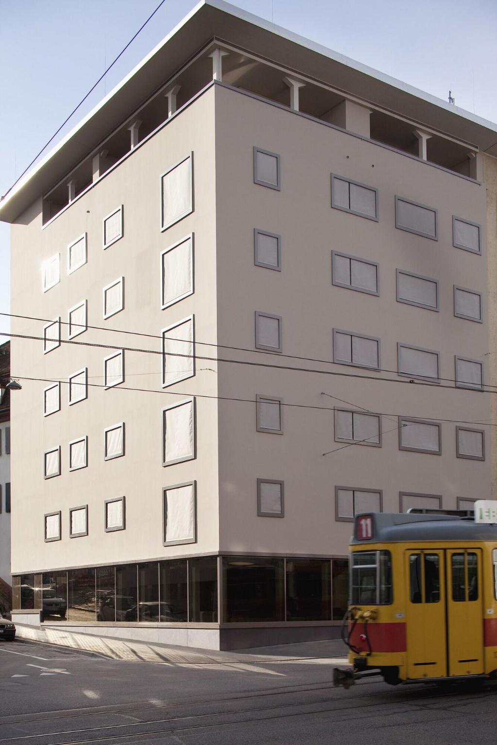 Hotel D