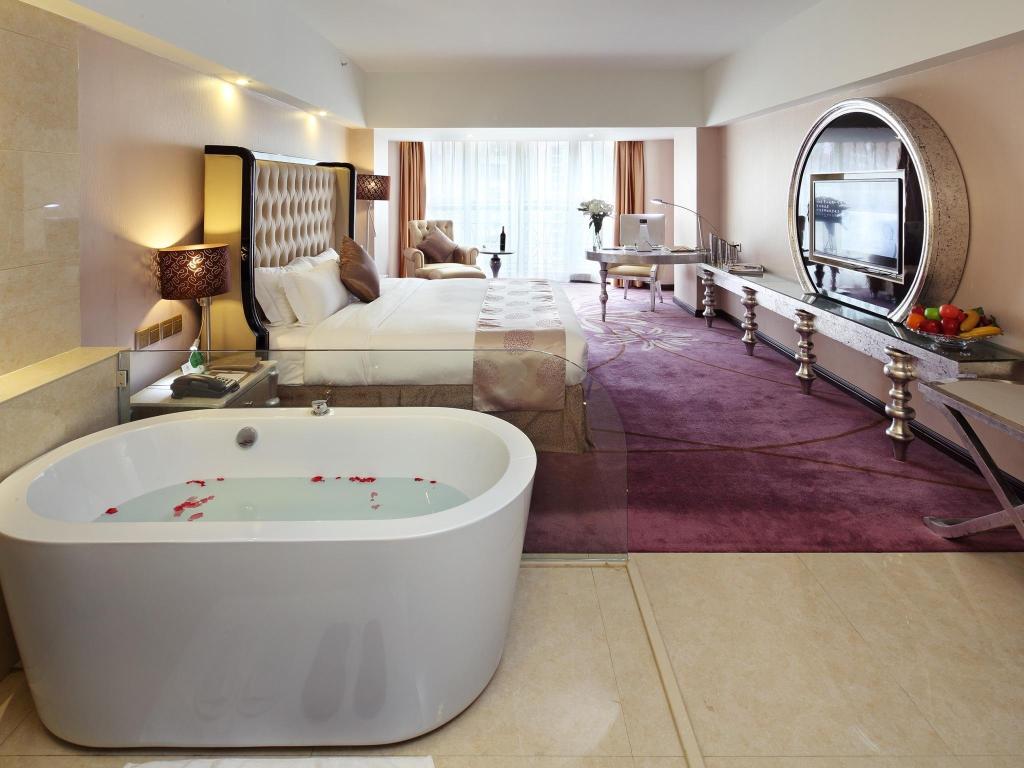 Clayton Hotel