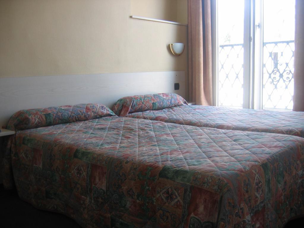 Hotel Ferney Republique