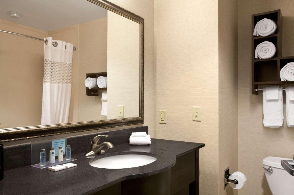 Hampton Inn & Suites Mansfield, PA