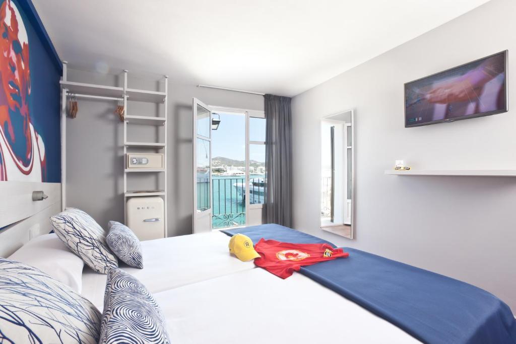 Hotel Ryans La Marina, Spanien, Ibiza-Stadt. Großes 1