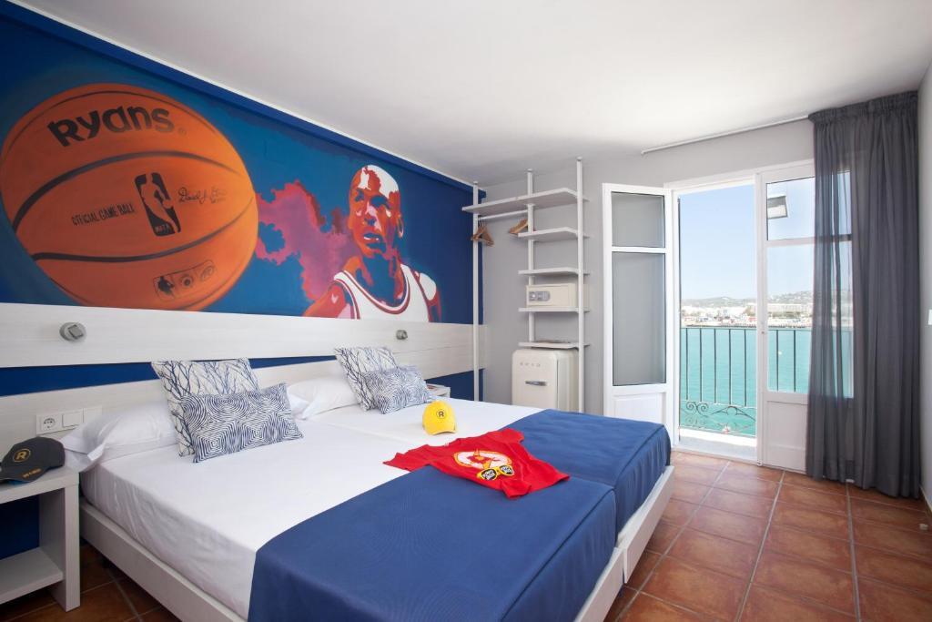 Hotel Ryans La Marina, Spanien, Ibiza-Stadt. Großes 1