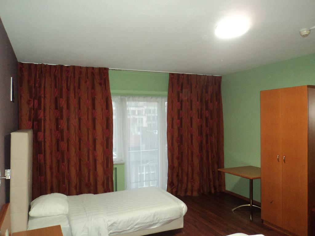 Albert Hotel