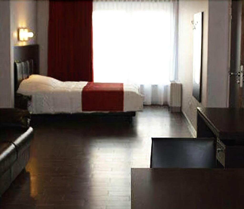 La Louve Hotel