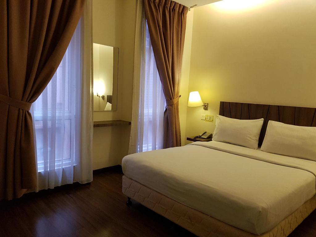 9 Square Hotel