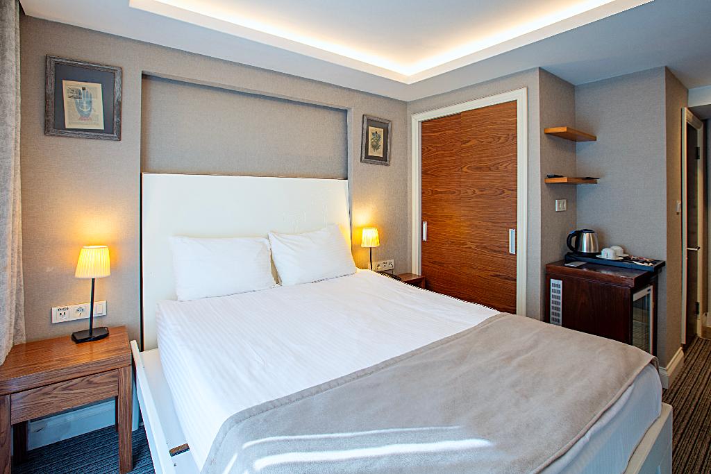 Aston Hotel