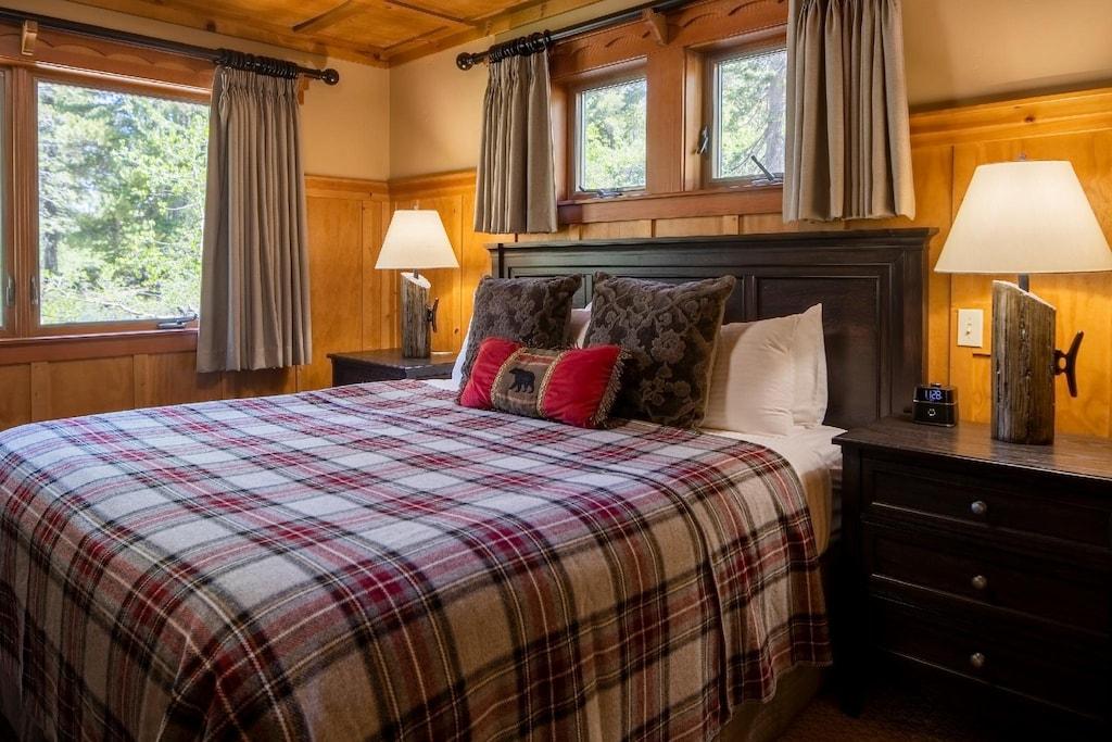 Tamarack Lodge photo 20