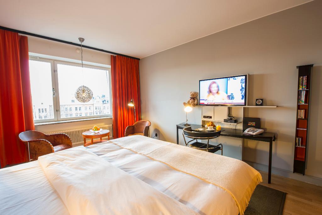 Hotel Rival