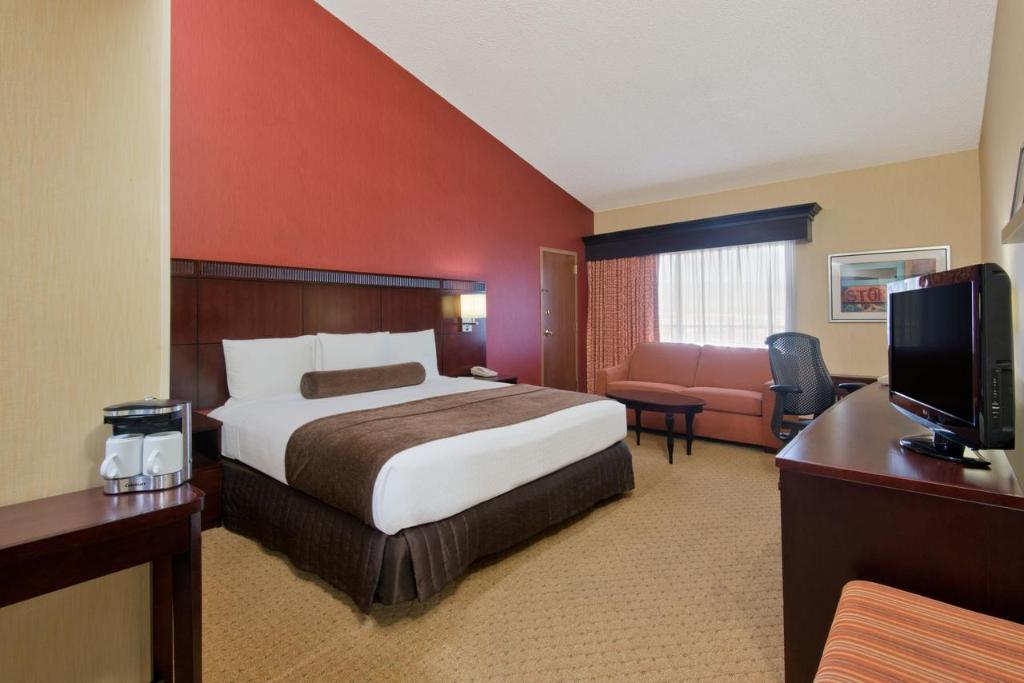 Crowne Plaza Albuquerque an IHG Hotel