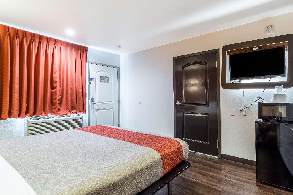 Motel 6 Oceanside Marina