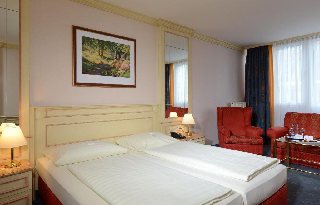 The Monarch Hotel Bad Gogging