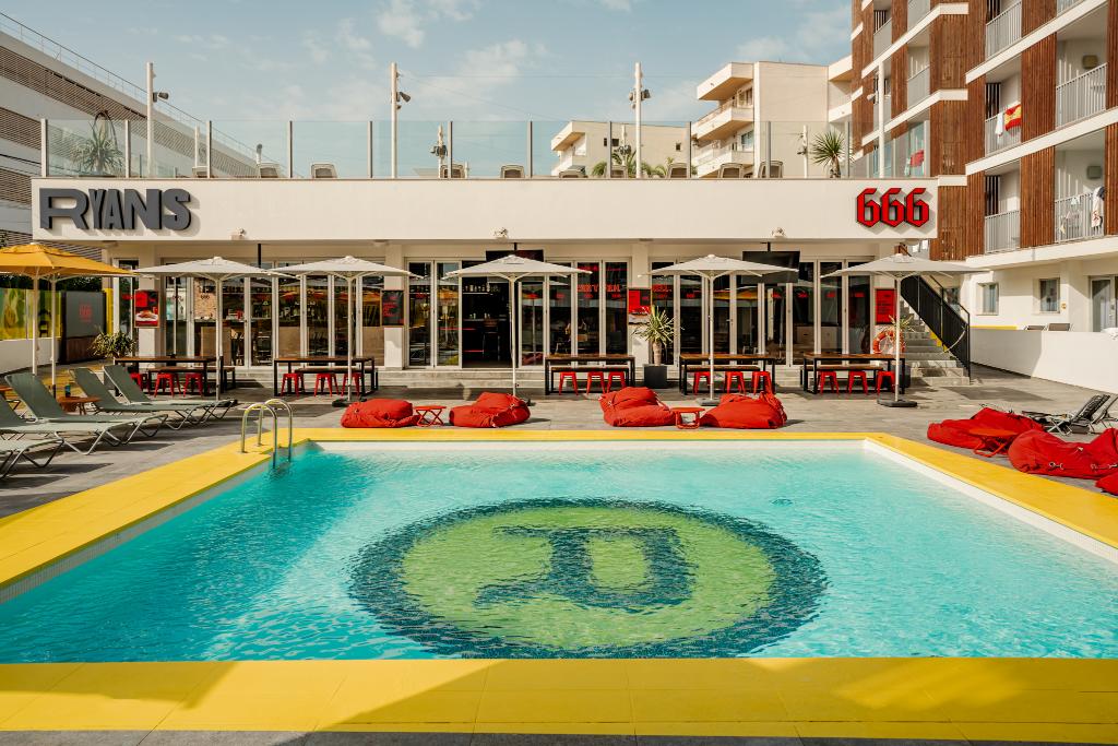 Hotel Ryans Ibiza Apartments (Adults Only), Spanien, Ibiza-Stadt. Großes 2