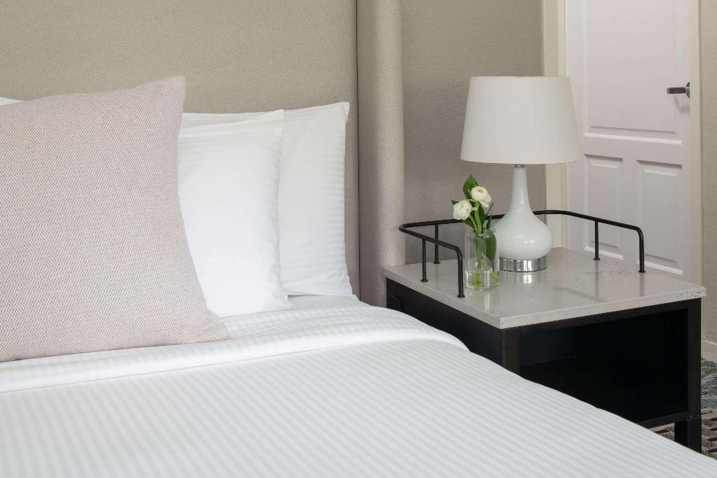Toll House Hotel