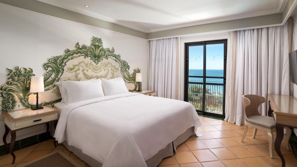 Pine Cliffs Resort