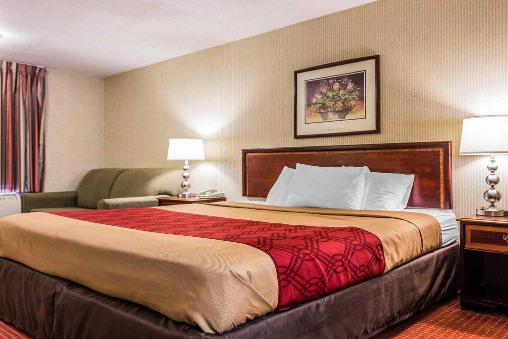 Econo Lodge Inn & Suites East Matthews