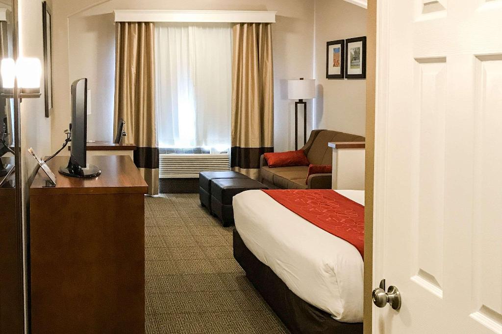 Comfort Suites Near Six Flags Magic Mountain