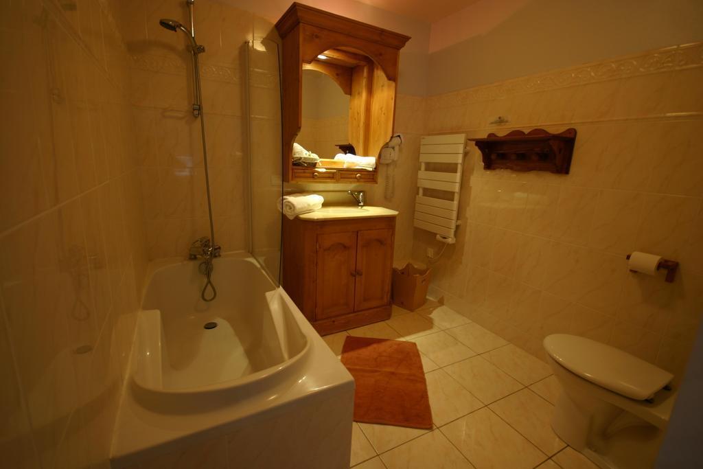 Hotel Hôtel De La Chapelle, Frankreich, Milon-la-Chapelle. Großes 25
