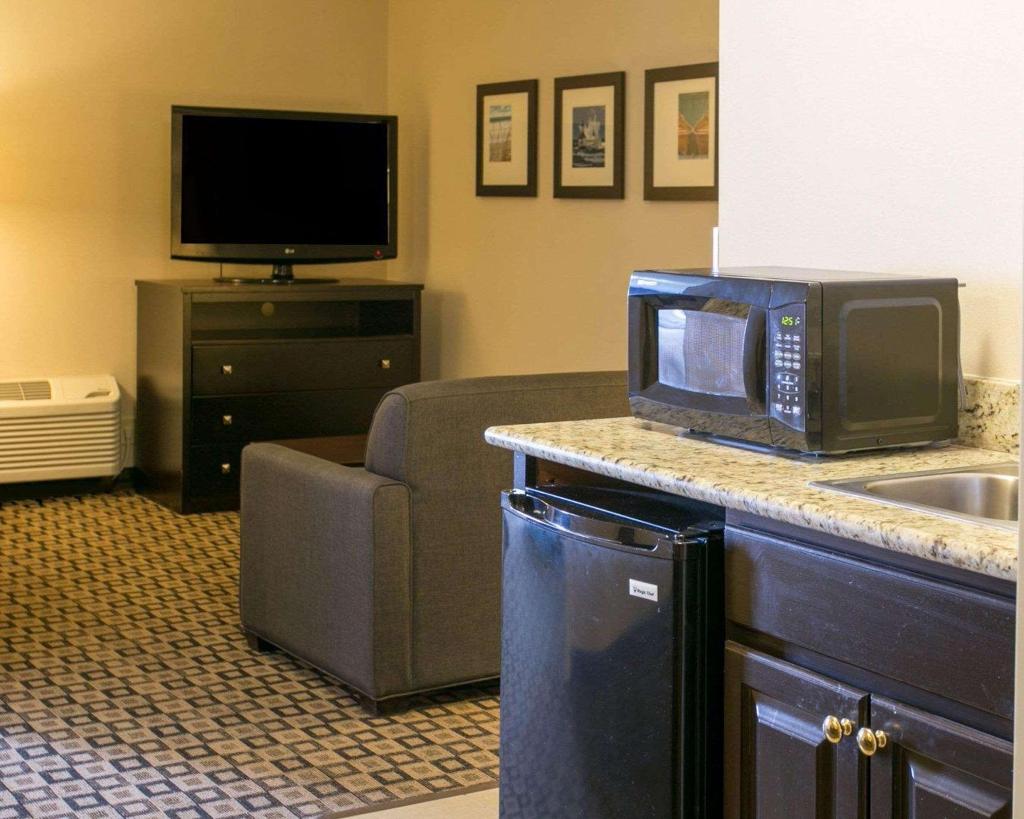 Comfort Suites Benton Harbor - St. Joseph