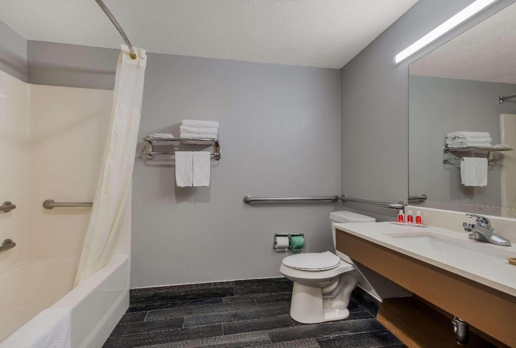 Econo Lodge Inn & Suites Diamondhead
