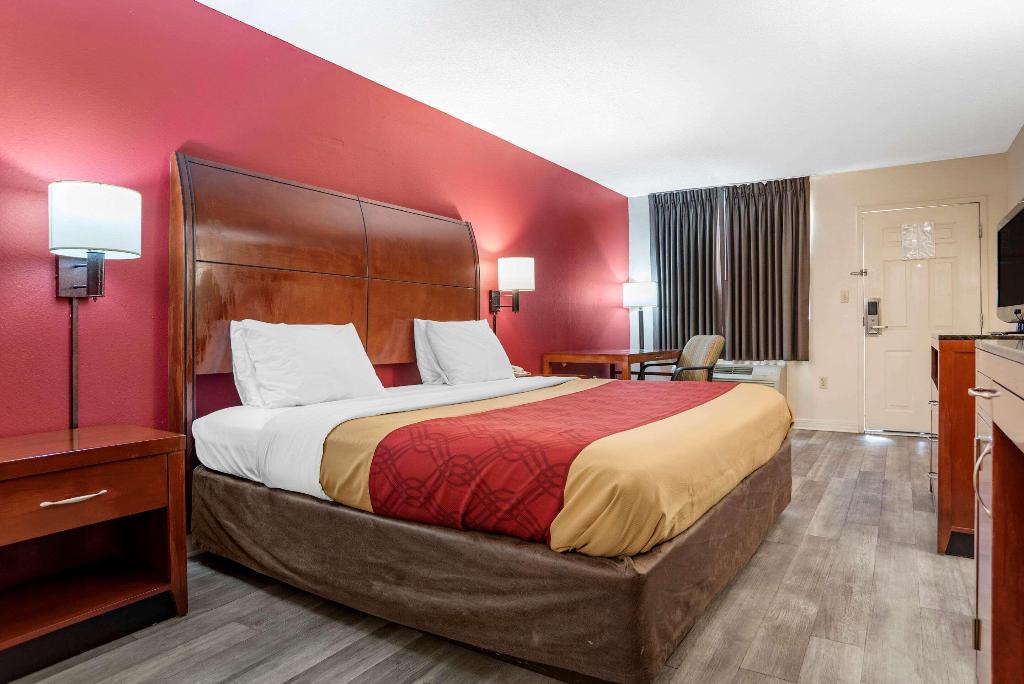 Econo Lodge Pearl