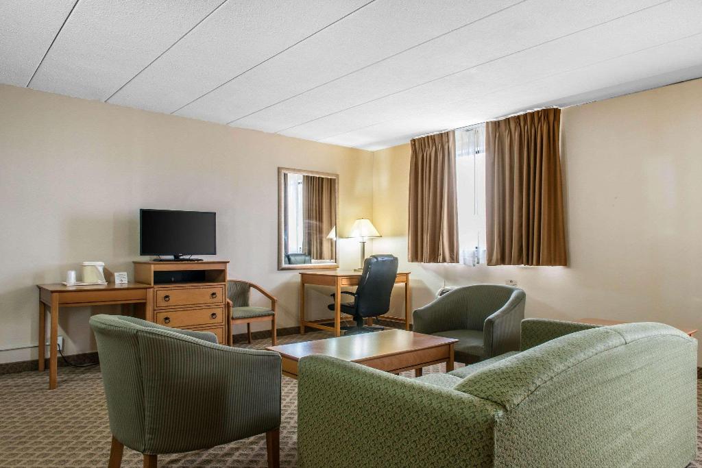 Quality Inn & Suites Fairview