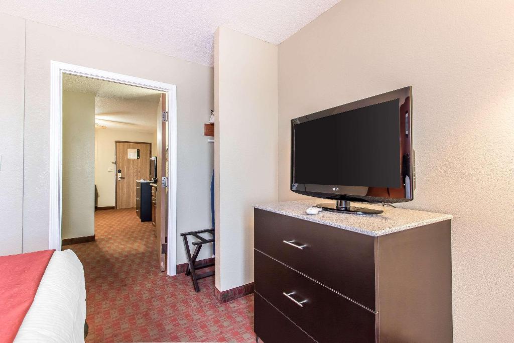 Quality Inn & Suites La Vergne
