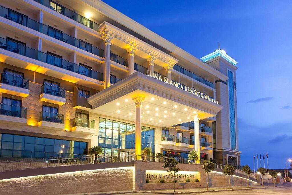 Luna Blanca Resort 5*