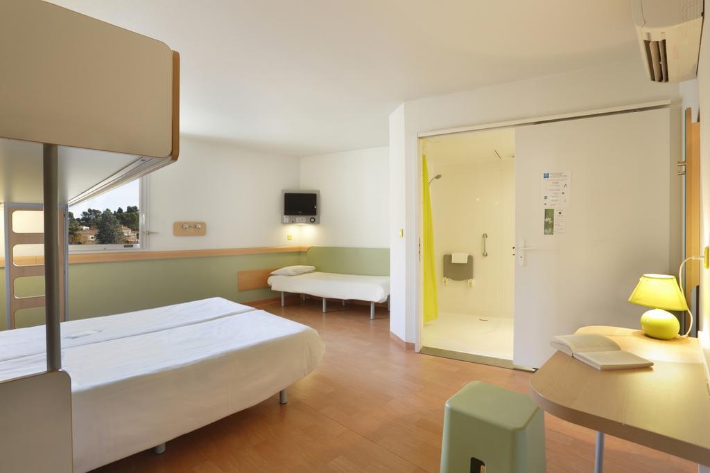Hotel First Inn APT