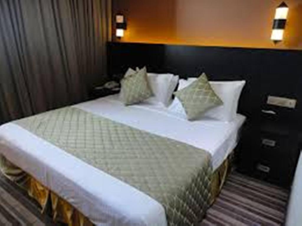 Pearl Grand by Rathna