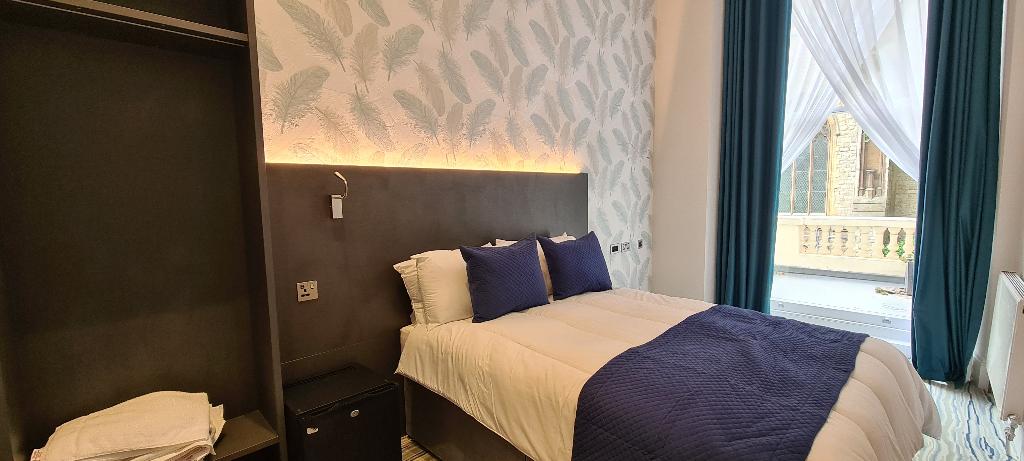Commodore Hotel London