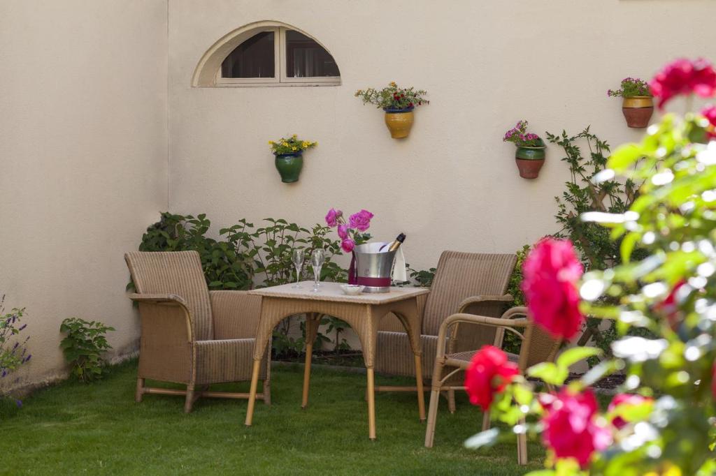 Hotel The Originals Chinon Le Lion D Or