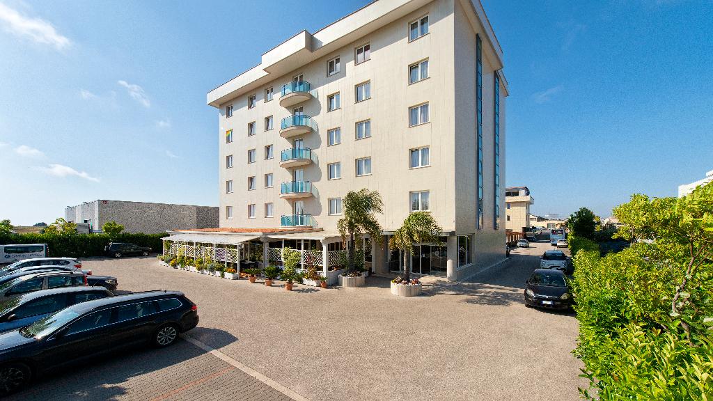 Simon Hotel