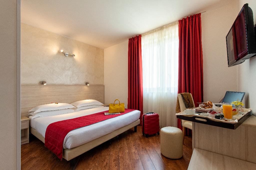 Simon Hotel